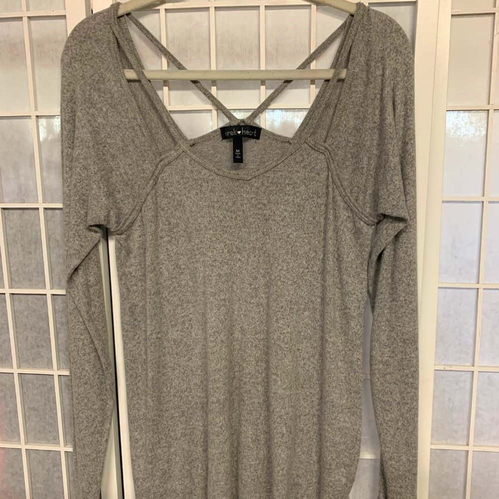 Derek Heart heathered gray sweater